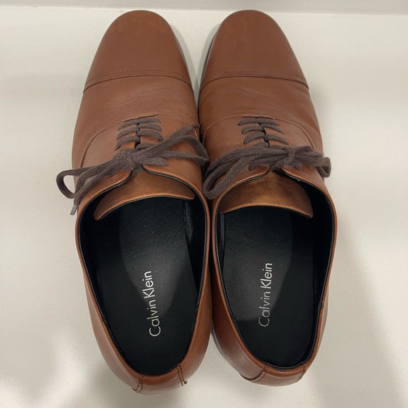 Men’s Calvin Klein dress shoes - Picture 3 of 5